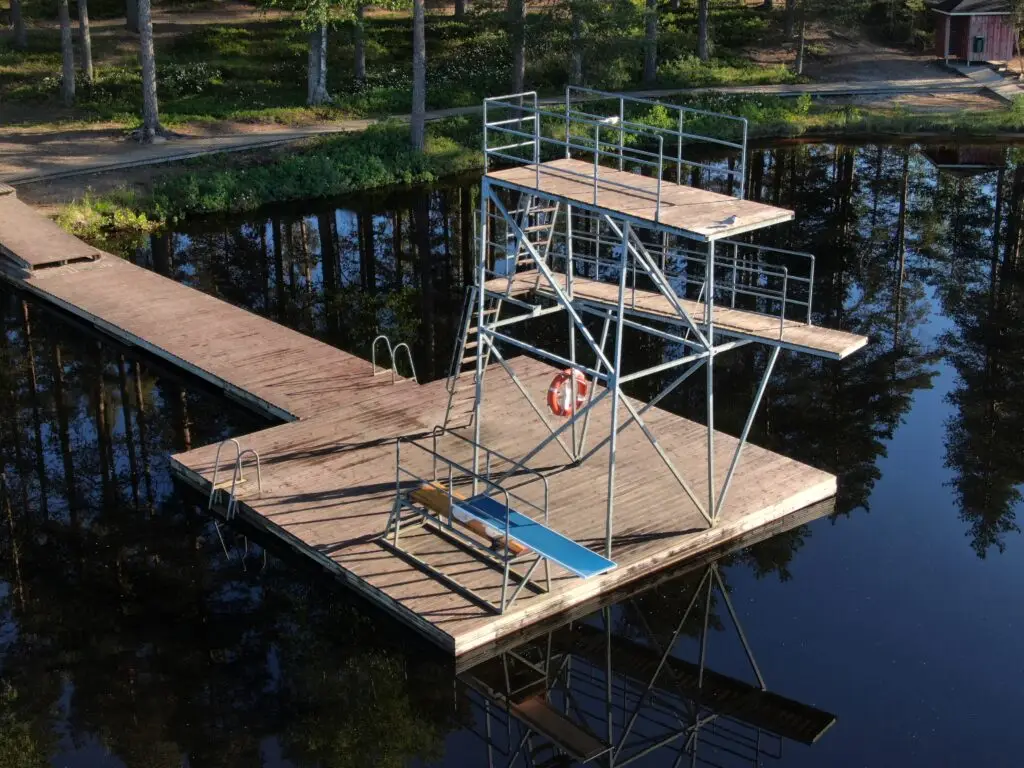 hyppytorni Särkiselällä