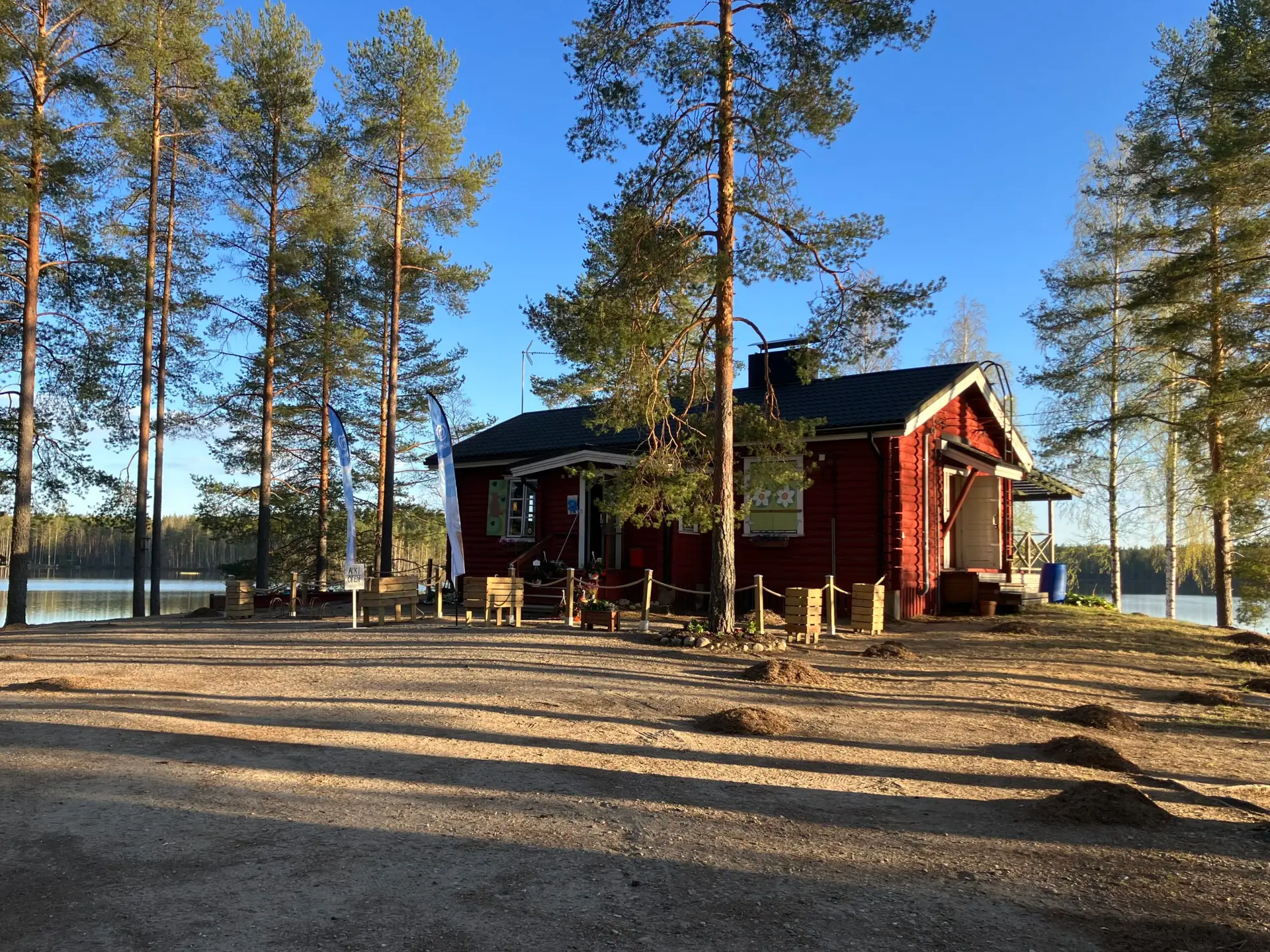 Kaunisniemen kahvila Särkiselän uimarannalla.