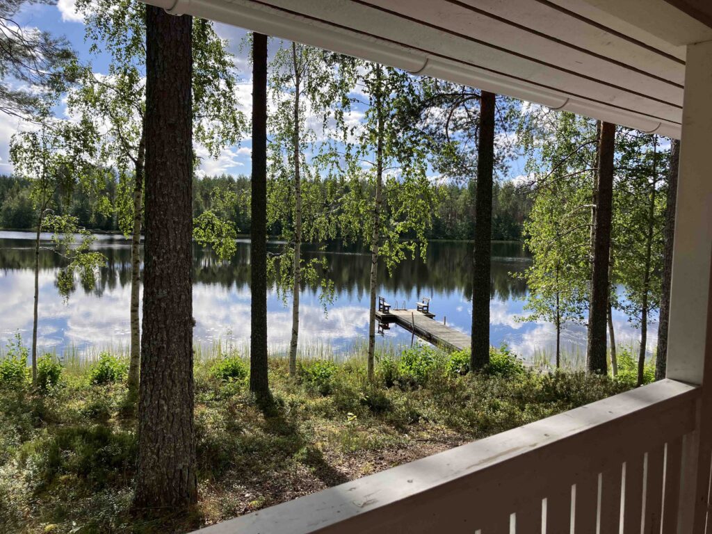 ranta laituri ja saunan terassi