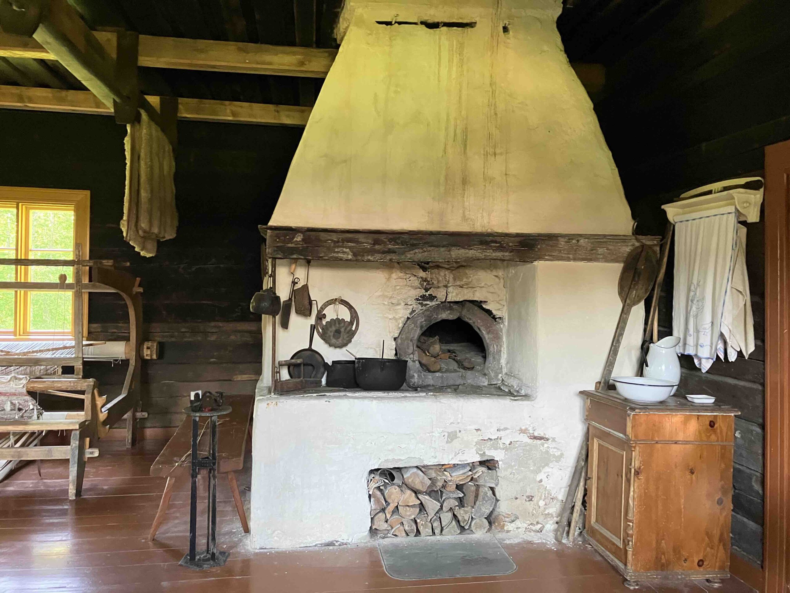 Tuvan uuni Telkkämäen kaskiperinnetilalla