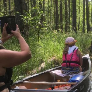 melomaan lapsen kanssa