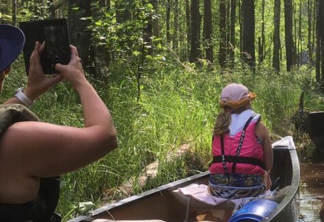 melomaan lapsen kanssa