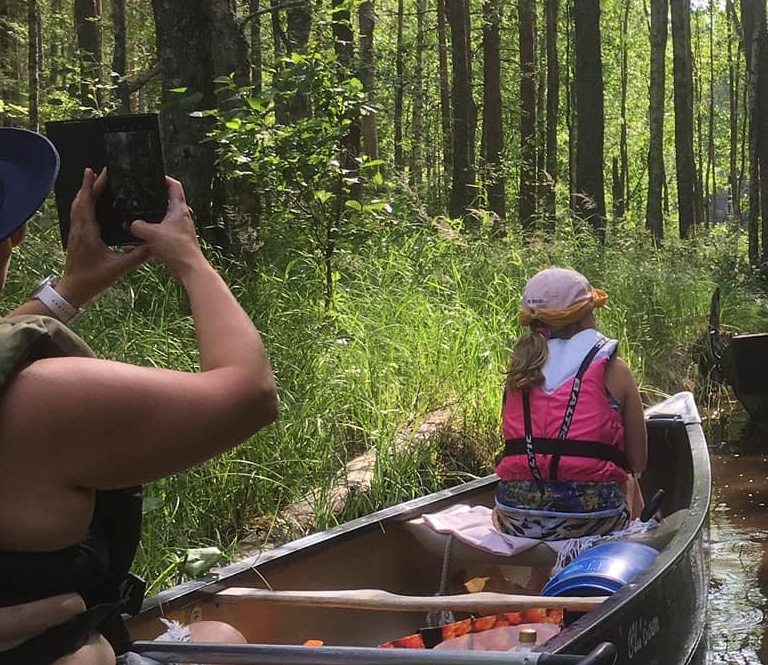 melomaan lapsen kanssa